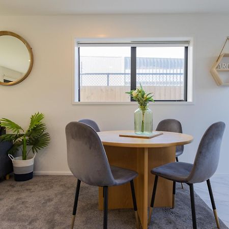 Luxury 2 Bedroom Townhouse By Hagley Park In Cbd クライストチャーチ エクステリア 写真
