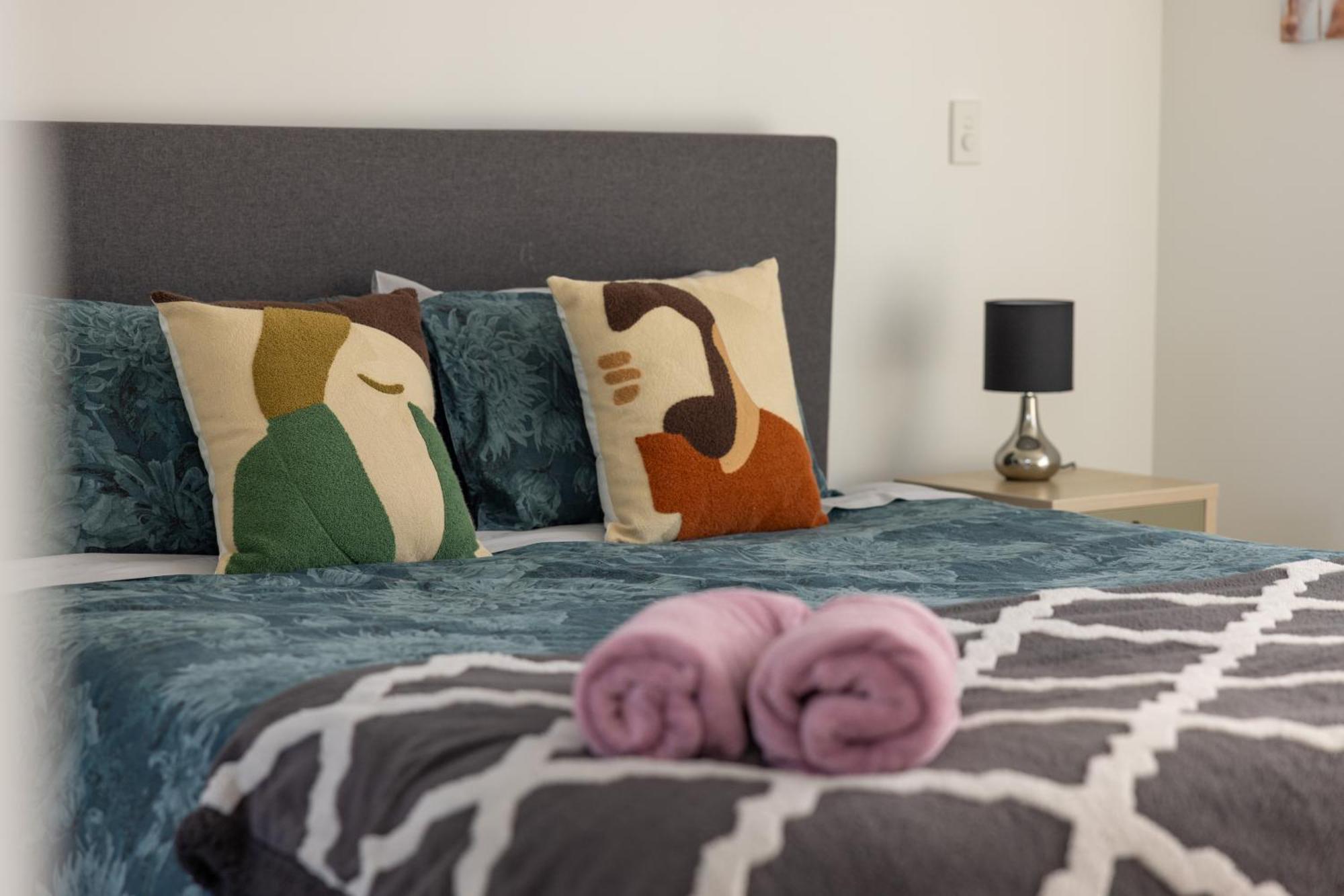 Luxury 2 Bedroom Townhouse By Hagley Park In Cbd クライストチャーチ エクステリア 写真