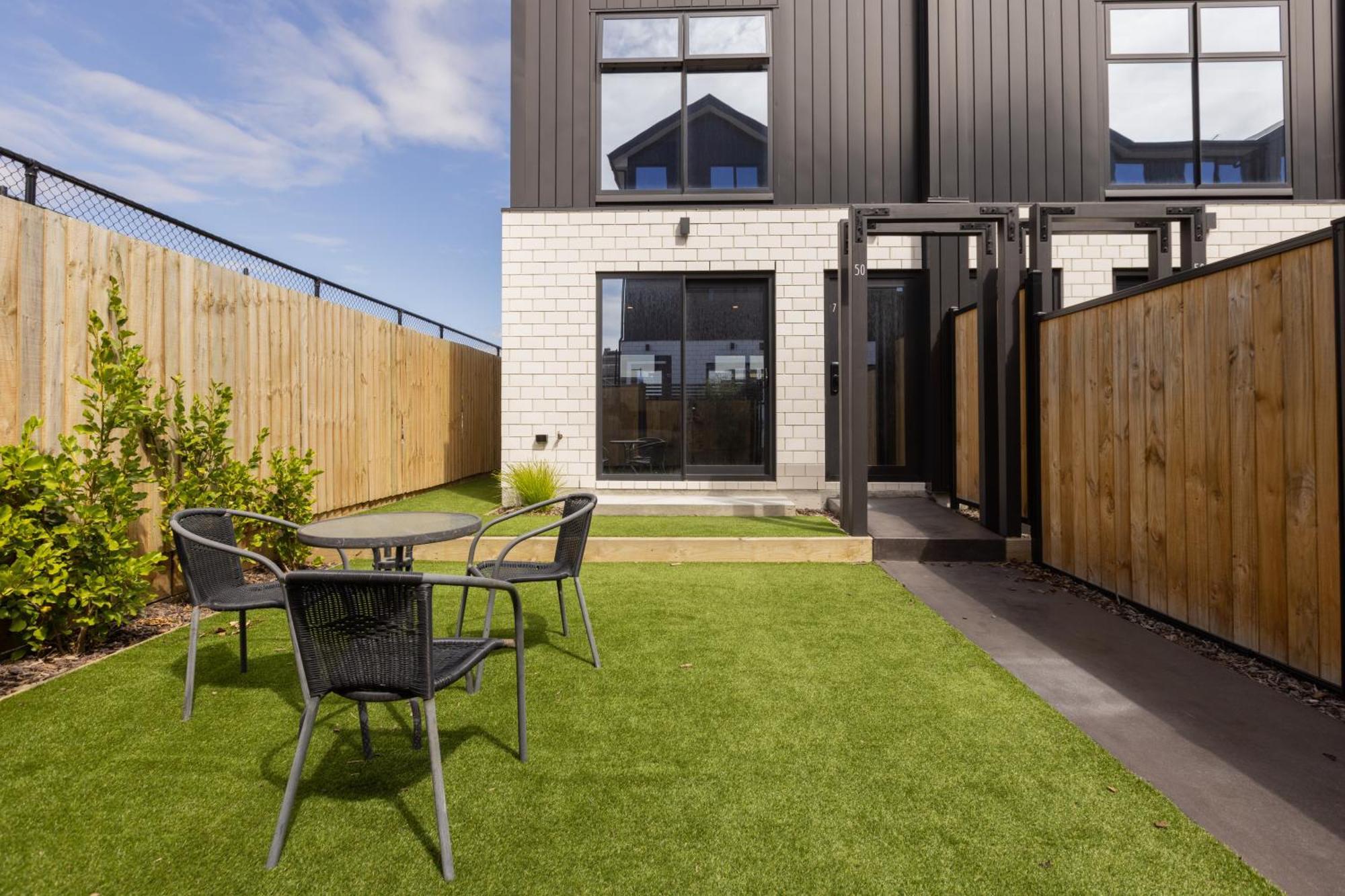 Luxury 2 Bedroom Townhouse By Hagley Park In Cbd クライストチャーチ エクステリア 写真