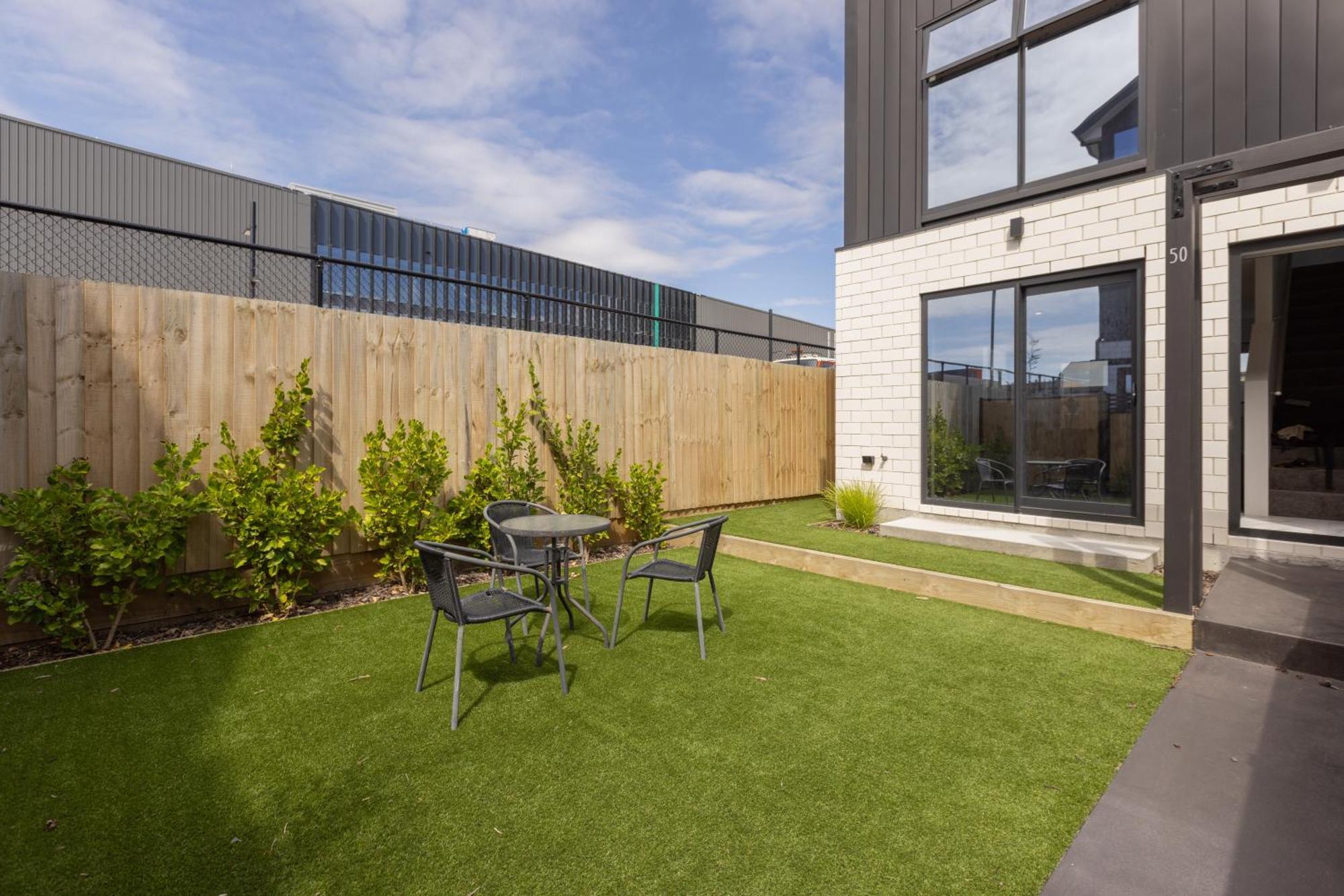 Luxury 2 Bedroom Townhouse By Hagley Park In Cbd クライストチャーチ エクステリア 写真